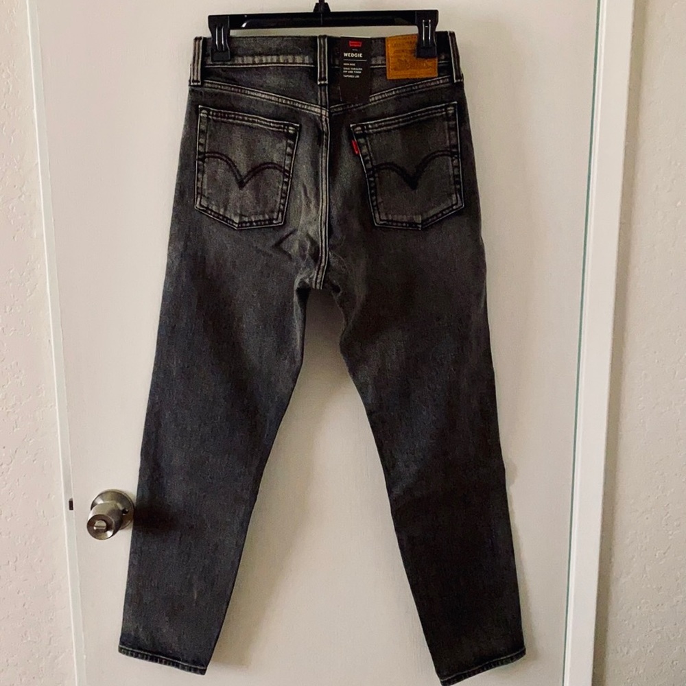 NWT Levi’s High Rise Wedgie Jeans - Picture 8 of 9